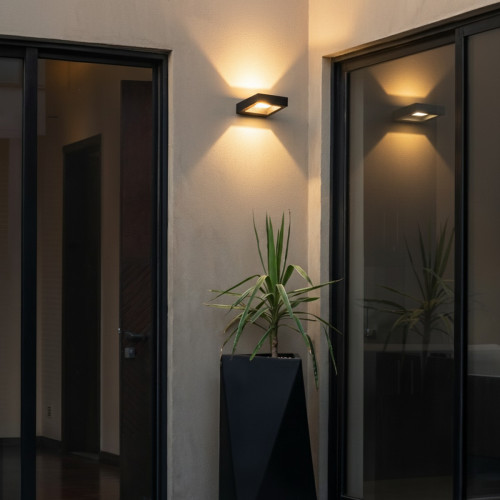 kelvo® AURA KLV-101-0116 Φωτιστικό Τοίχου / Απλίκα LED 7W 875lm 45° AC 220-240V Αδιάβροχο IP65 Θερμό Λευκό 2700K - Bridgelux COB Chip & TÜV SÜD Driver - Μαύρο Ματ - Μ13 x Π15 x Υ4.5cm - 5 Χρόνια Εγγύη kelvo® AURA KLV-101-0116 Φωτιστικό Τοίχου / Απλίκα LED 7W 875lm 45° AC 220-240V Αδιάβροχο IP65 Θερμό Λευκό 2700K - Bridgelux COB Chip & TÜV SÜD Driver - Μαύρο Ματ - Μ13 x Π15 x Υ4.5cm - 5 Χρόνια Εγγύη